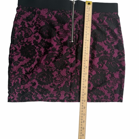 Divided Black Lace Overlay Magenta Mini Skirt - Picture 4 of 6